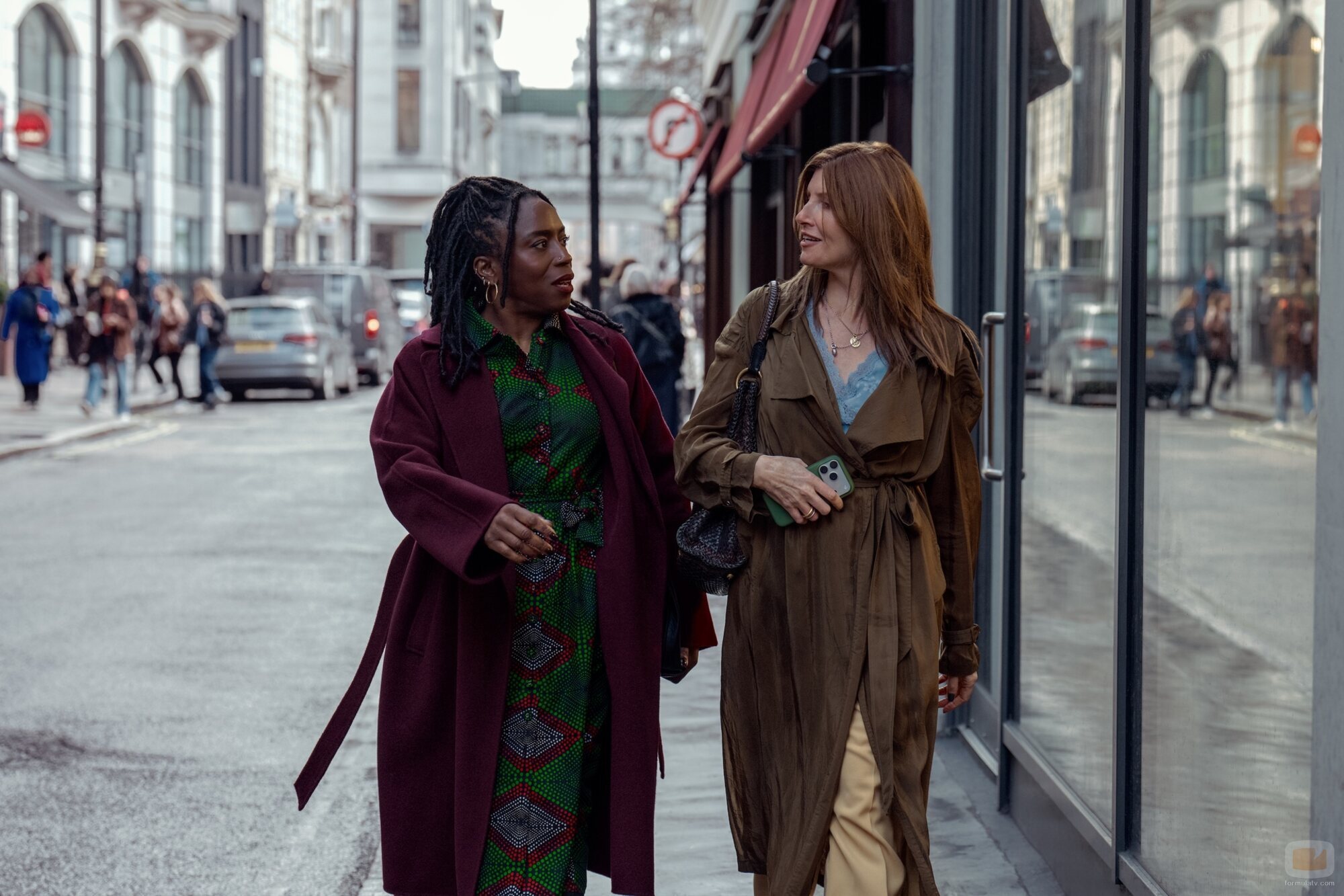 Sharon Horgan y Sharlene Whyte en Capítulo 2 titulado 'Quemador de Carretas' de 'Youth'