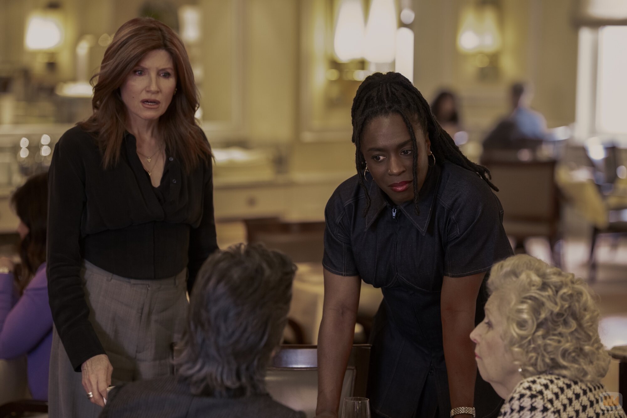 Sharlene Whyte y Sharon Horgan en Capítulo 3 titulado 'Bienvenidos al Nido de Ratas' de 'Youth'