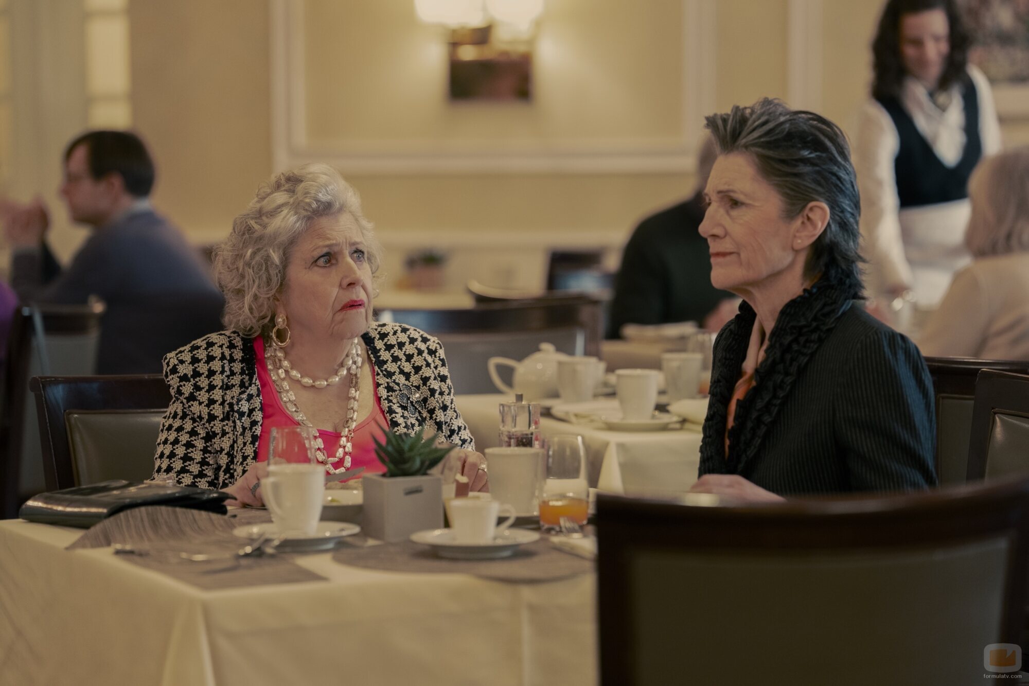 Anne Reid y Harriet Walter en la temporada 1 y el capítulo 03 de 'Youth'