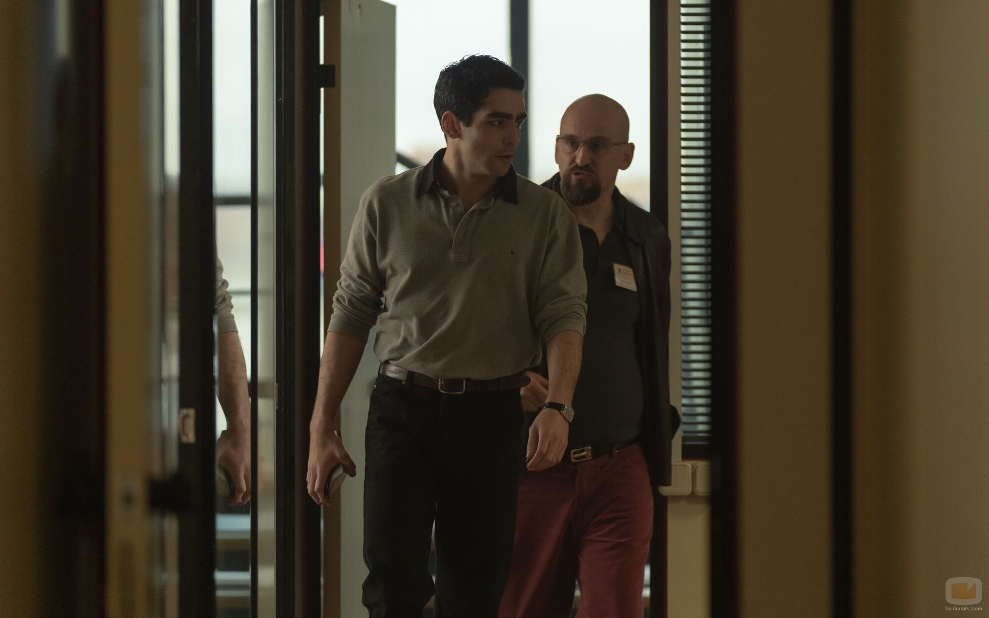 Omar Ayuso y Raúl Arévalo en la temporada 1 y el capítulo 05 de 'El Castillo'