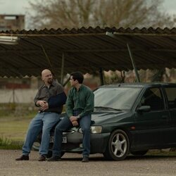 Omar Ayuso y Raúl Arévalo en 1x05 titulado 'Rachid, el derrochador' de 'El Castillo'