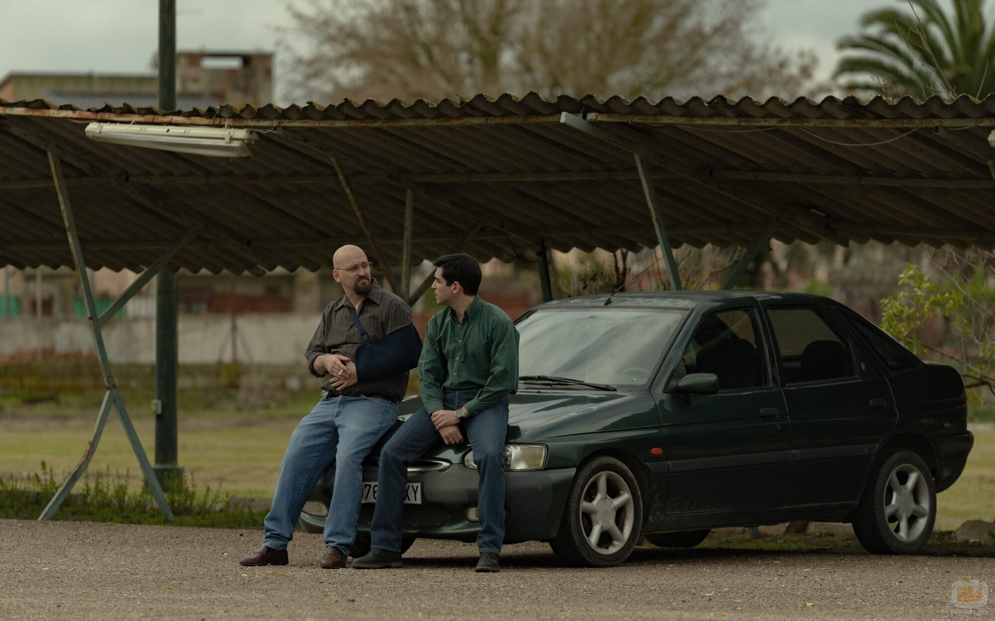 Omar Ayuso y Raúl Arévalo en 1x05 titulado 'Rachid, el derrochador' de 'El Castillo'