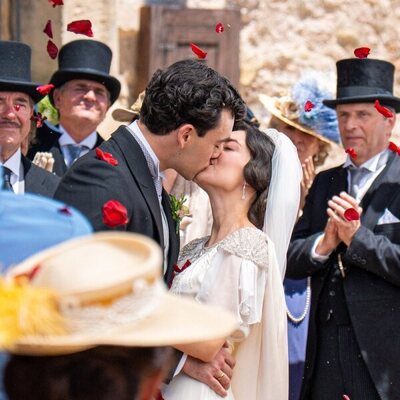 Xavi Lock y Marta Costa en 7x179 'La boda de Curro y Ángela (Parte 2)' de 'La promesa'