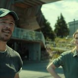 Mackenzie Davis y Josh Hartnett en 1x01 titulado 'Come Home Year' de 'Bajo la superficie'