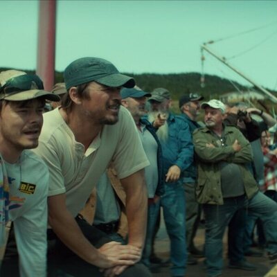 Josh Hartnett y Charlie Heaton en Capítulo 1 titulado 'Come Home Year' de 'Bajo la superficie'