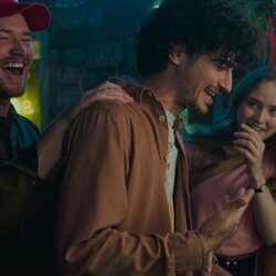 1x01 titulado 'Come Home Year' de 'Bajo la superficie'