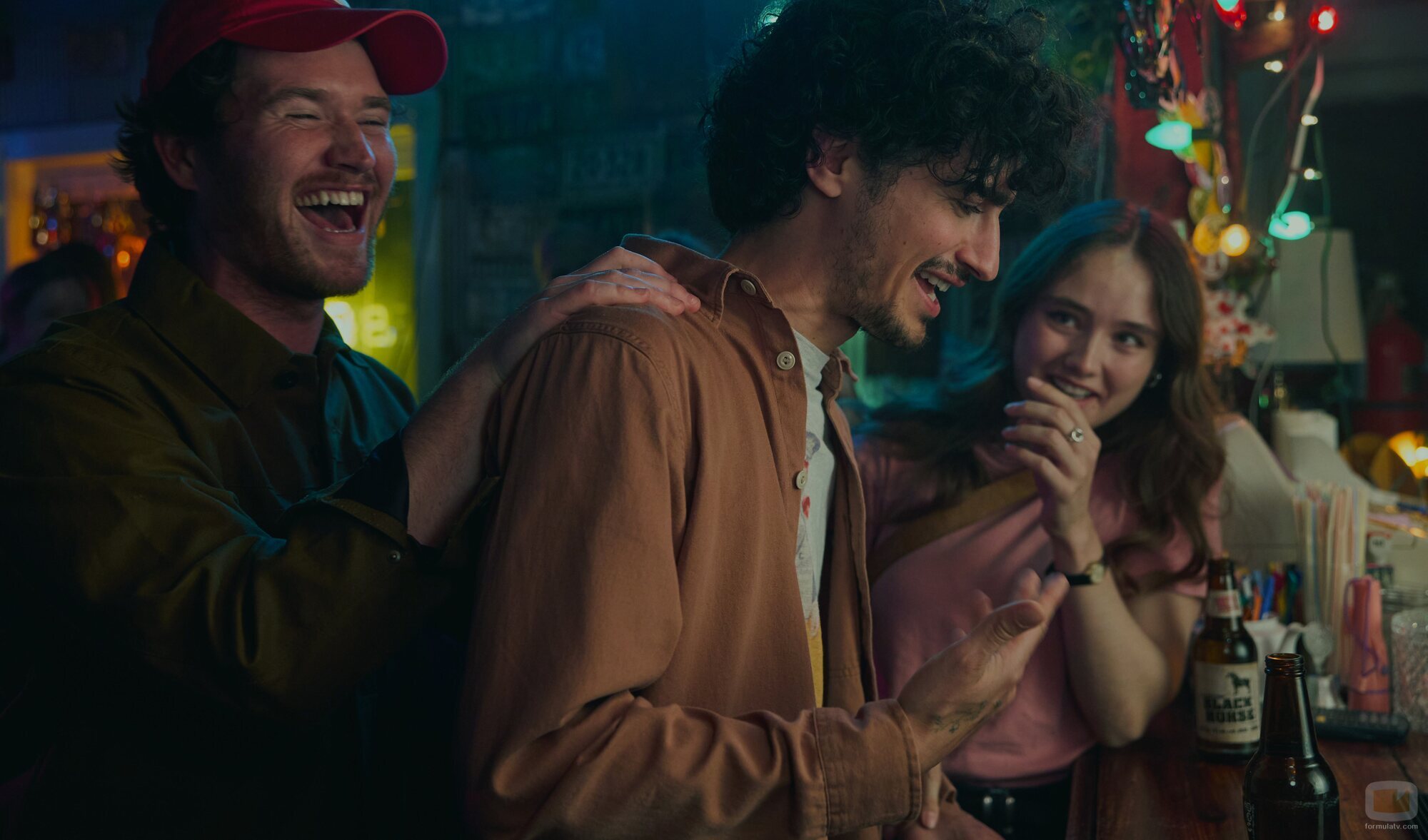 1x01 titulado 'Come Home Year' de 'Bajo la superficie'