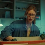 Mackenzie Davis en la temporada 1 y el capítulo 01 de 'Bajo la superficie'