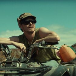 Charlie Heaton en la temporada 1 y el capítulo 01 de 'Bajo la superficie'