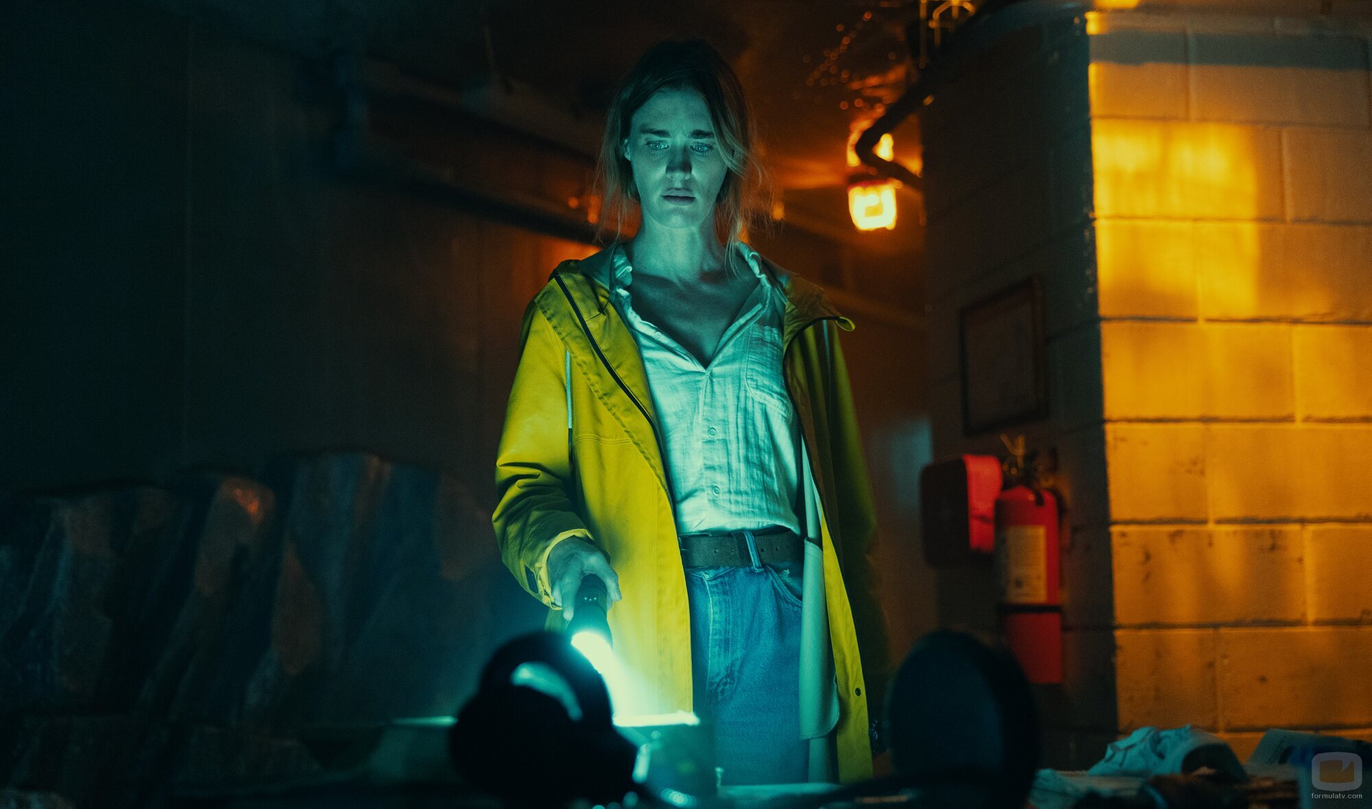 Mackenzie Davis en 1x01 titulado 'Come Home Year' de 'Bajo la superficie'