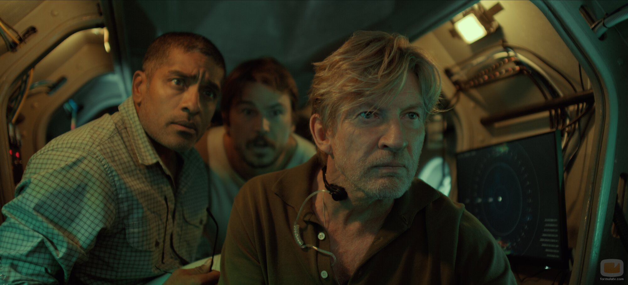 David Wenham y Josh Hartnett en Capítulo 4 titulado 'The Ocean Will Have Us All' de 'Bajo la superficie'
