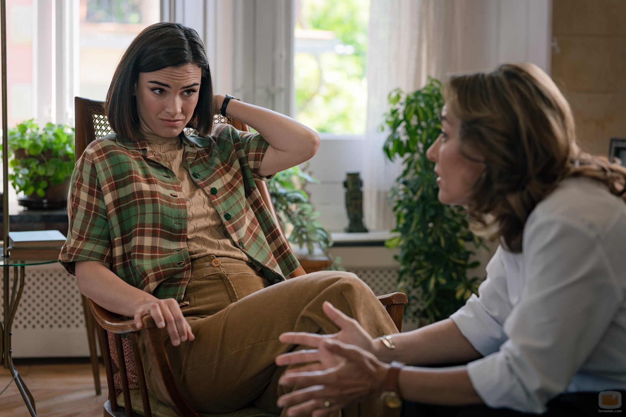 Instantánea de Alba Brunet y Carolina Román en 3x187 'Miércoles 7 de octubre de 2026' de 'Sueños de libertad'