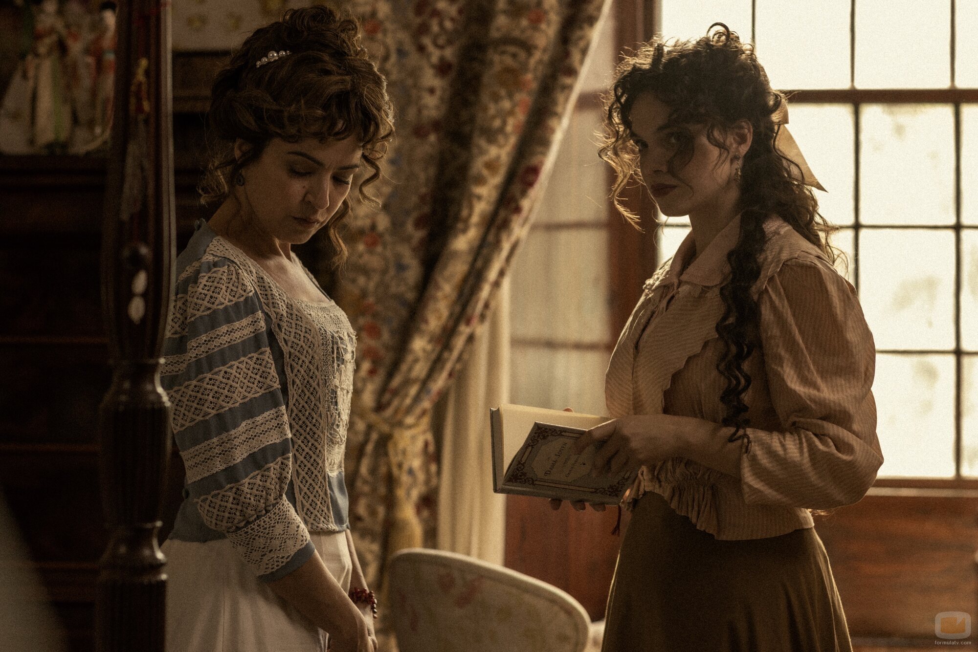 Judith Fernández y Verónica Sánchez en 'La lucha de Inés' de 'Las hijas de la criada'