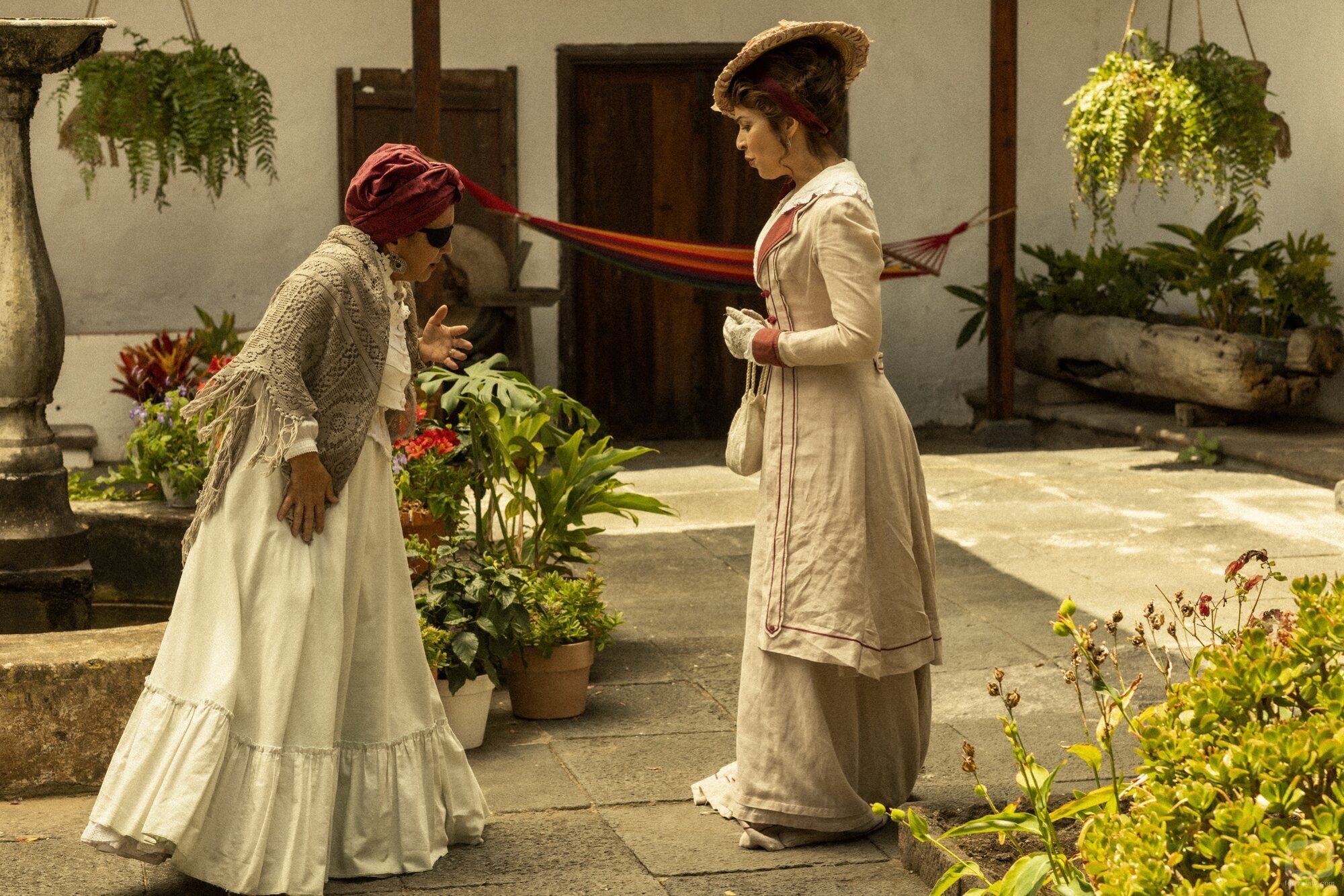Vistazo a Verónica Sánchez en 1x02 'La lucha de Inés' de 'Las hijas de la criada'