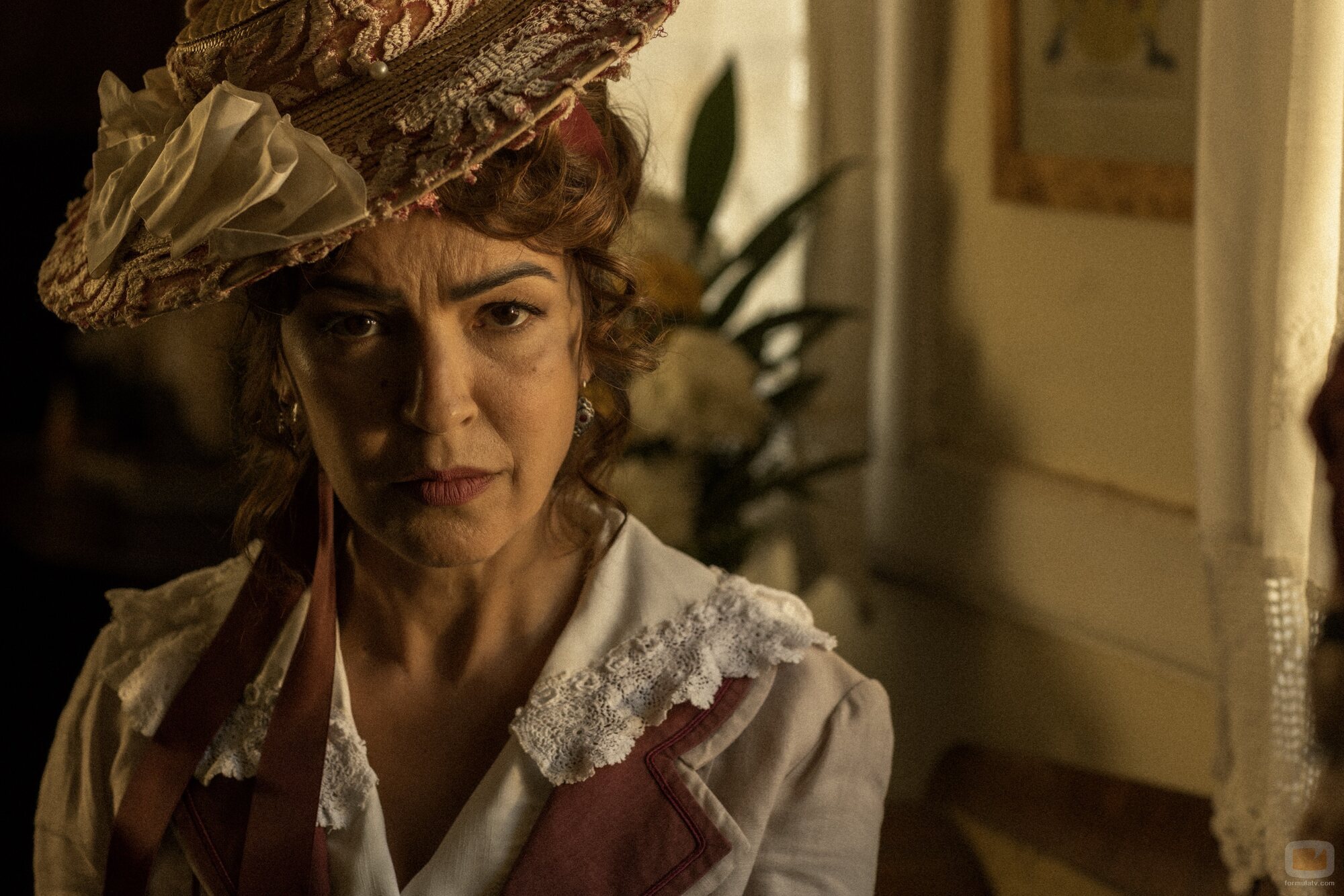 Momento de Verónica Sánchez en 1x02 titulado 'La lucha de Inés' de 'Las hijas de la criada'