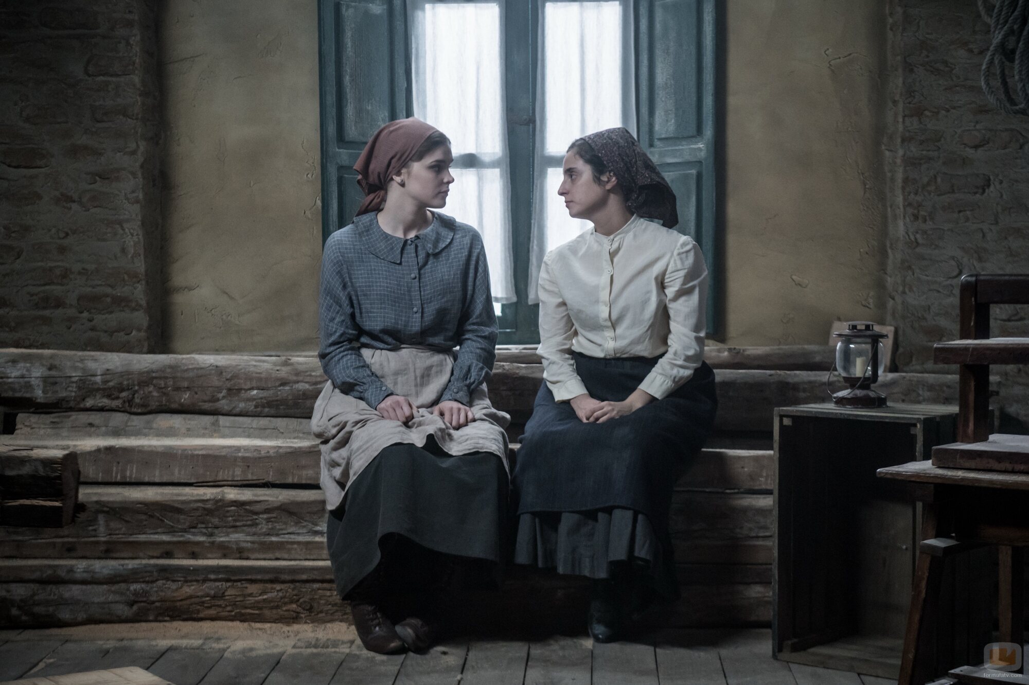 Alicia Armenteros y Martina Cariddi en 1x02 'La lucha de Inés' de 'Las hijas de la criada'