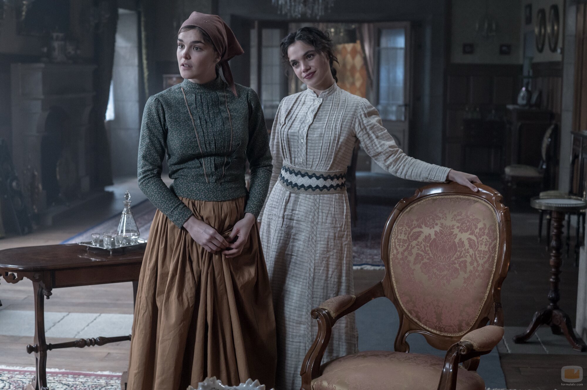 Judith Fernández y Martina Cariddi en 1x03 titulado 'El sueño de Clara' de 'Las hijas de la criada'