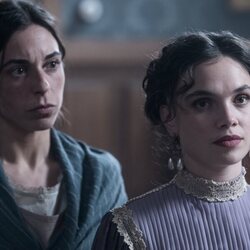 Martina Cariddi y Carlota Baró en 1x03 'El sueño de Clara' de 'Las hijas de la criada'