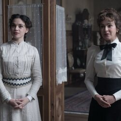 Martina Cariddi y Verónica Sánchez en 1x03 'El sueño de Clara' de 'Las hijas de la criada'
