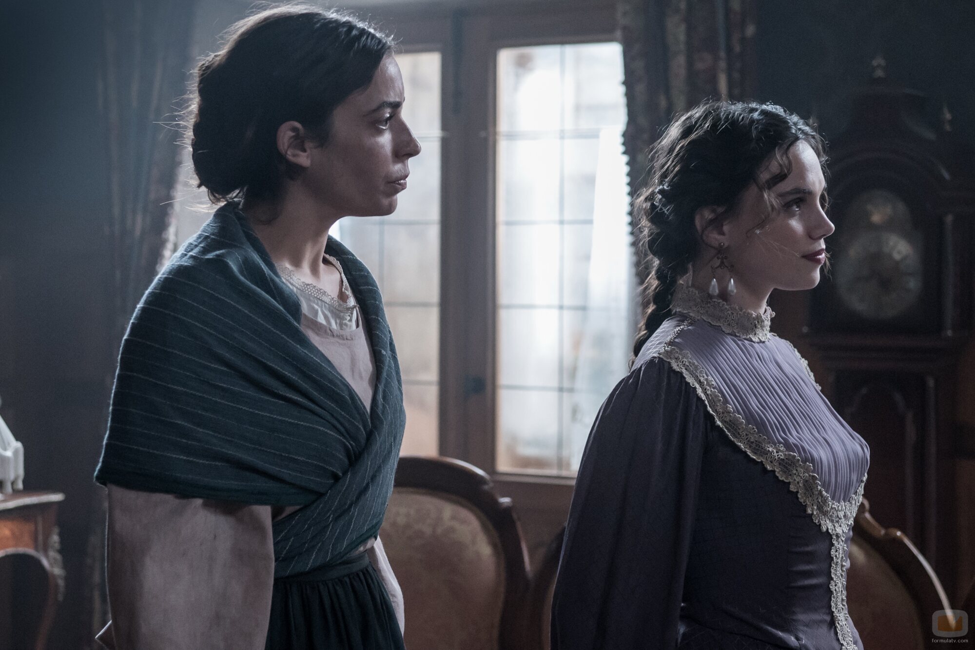 Carlota Baró y Martina Cariddi en la temporada 1 y el capítulo 03 de 'Las hijas de la criada'