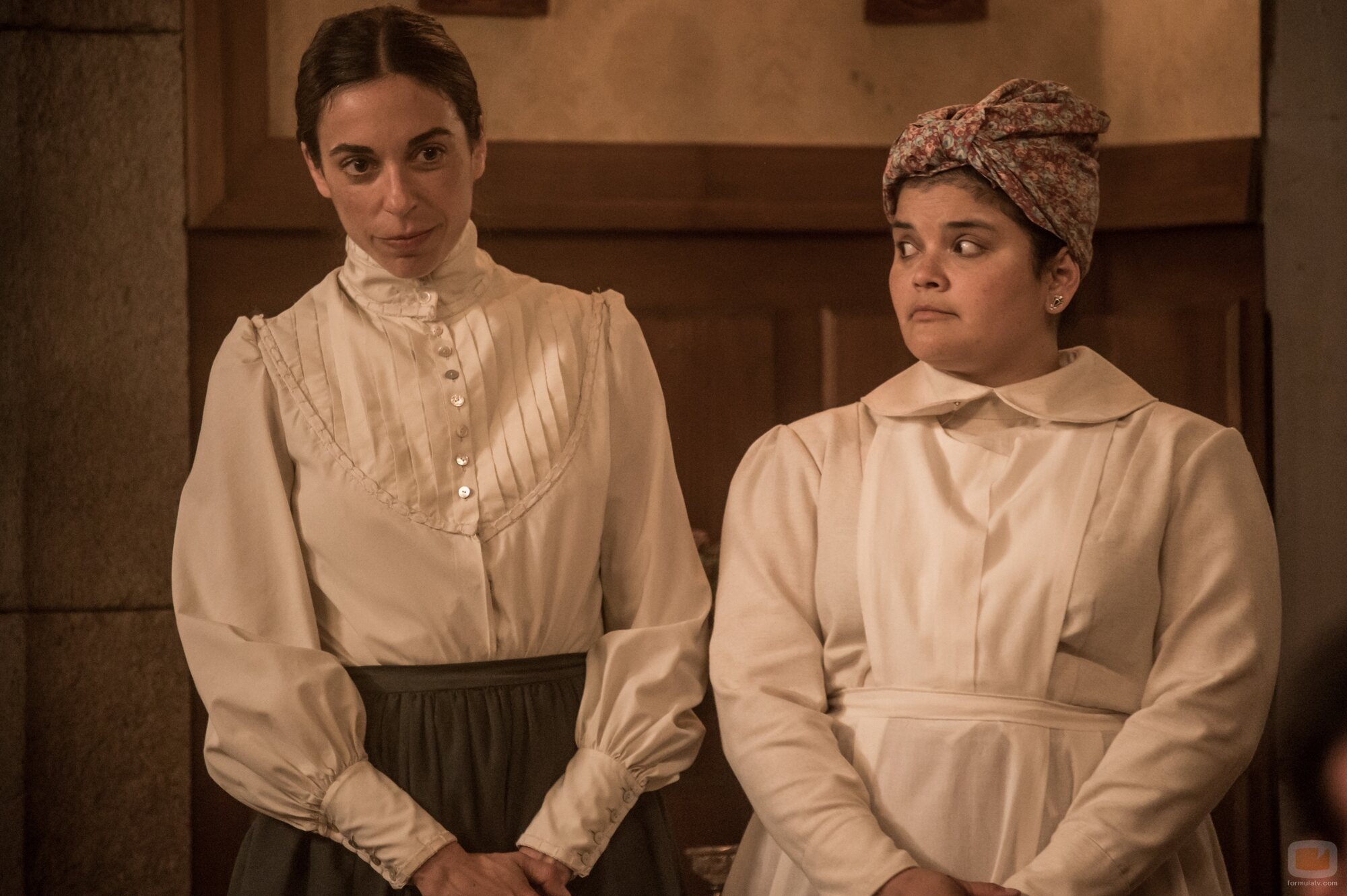 Carlota Baró y Jessica Serna en 1x04 'La rabia de Catalina' de 'Las hijas de la criada'