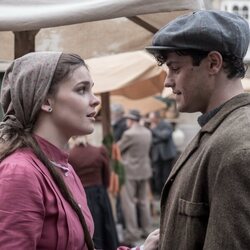 Judith Fernández y Tomy Aguilera en 1x04 'La rabia de Catalina' de 'Las hijas de la criada'