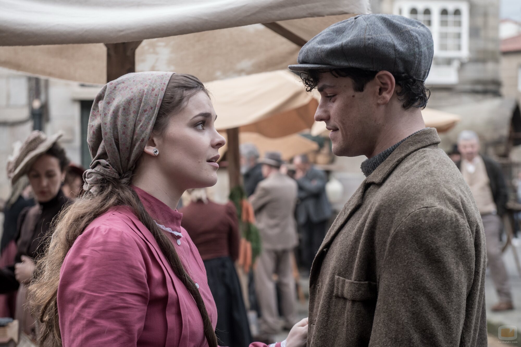 Judith Fernández y Tomy Aguilera en 1x04 'La rabia de Catalina' de 'Las hijas de la criada'