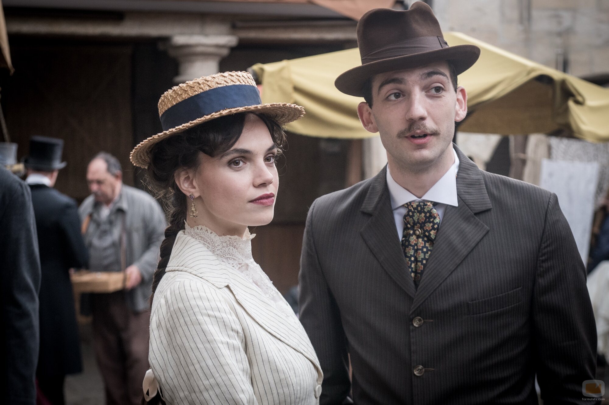 Roque Ruiz y Martina Cariddi en 1x04 'La rabia de Catalina' de 'Las hijas de la criada'