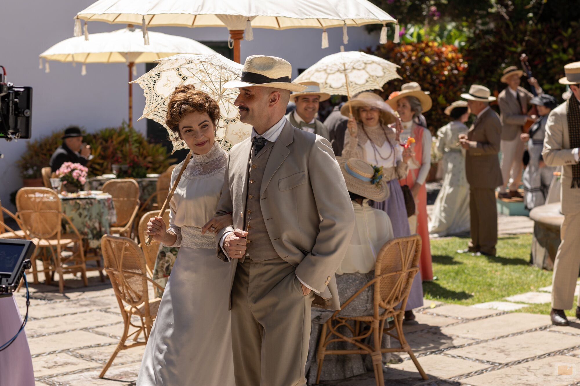 Verónica Sánchez y Alain Hernández en el 1x04 de 'Las hijas de la criada'