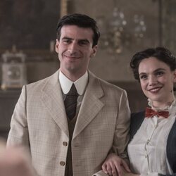 Martina Cariddi y Alejandro Vergara en 1x04 titulado 'La rabia de Catalina' de 'Las hijas de la criada'