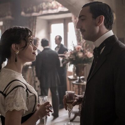 Roque Ruiz y Martina Cariddi en 1x04 titulado 'La rabia de Catalina' de 'Las hijas de la criada'