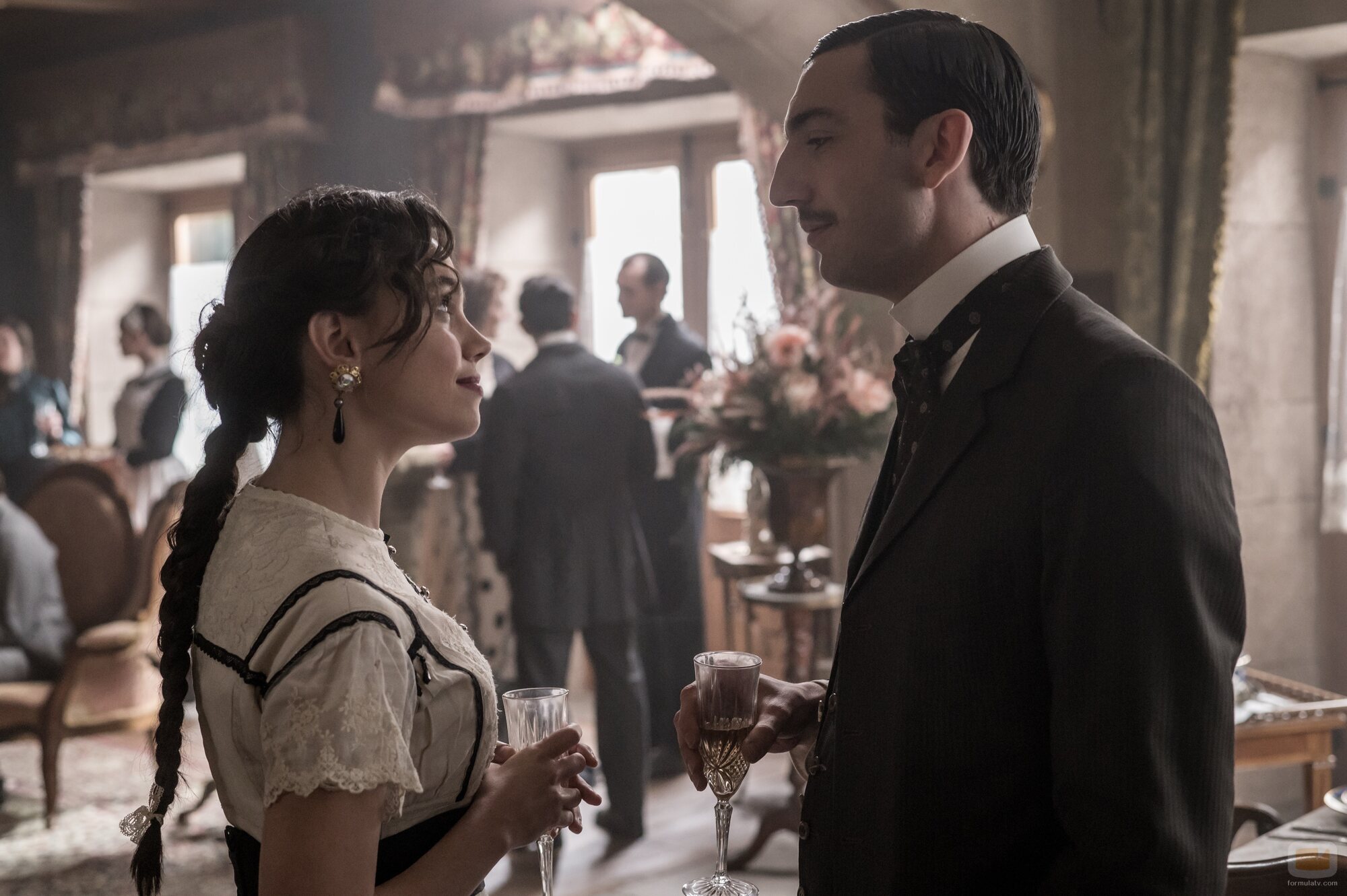 Roque Ruiz y Martina Cariddi en 1x04 titulado 'La rabia de Catalina' de 'Las hijas de la criada'