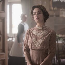 Vistazo a Verónica Sánchez en el 1x04 de 'Las hijas de la criada'