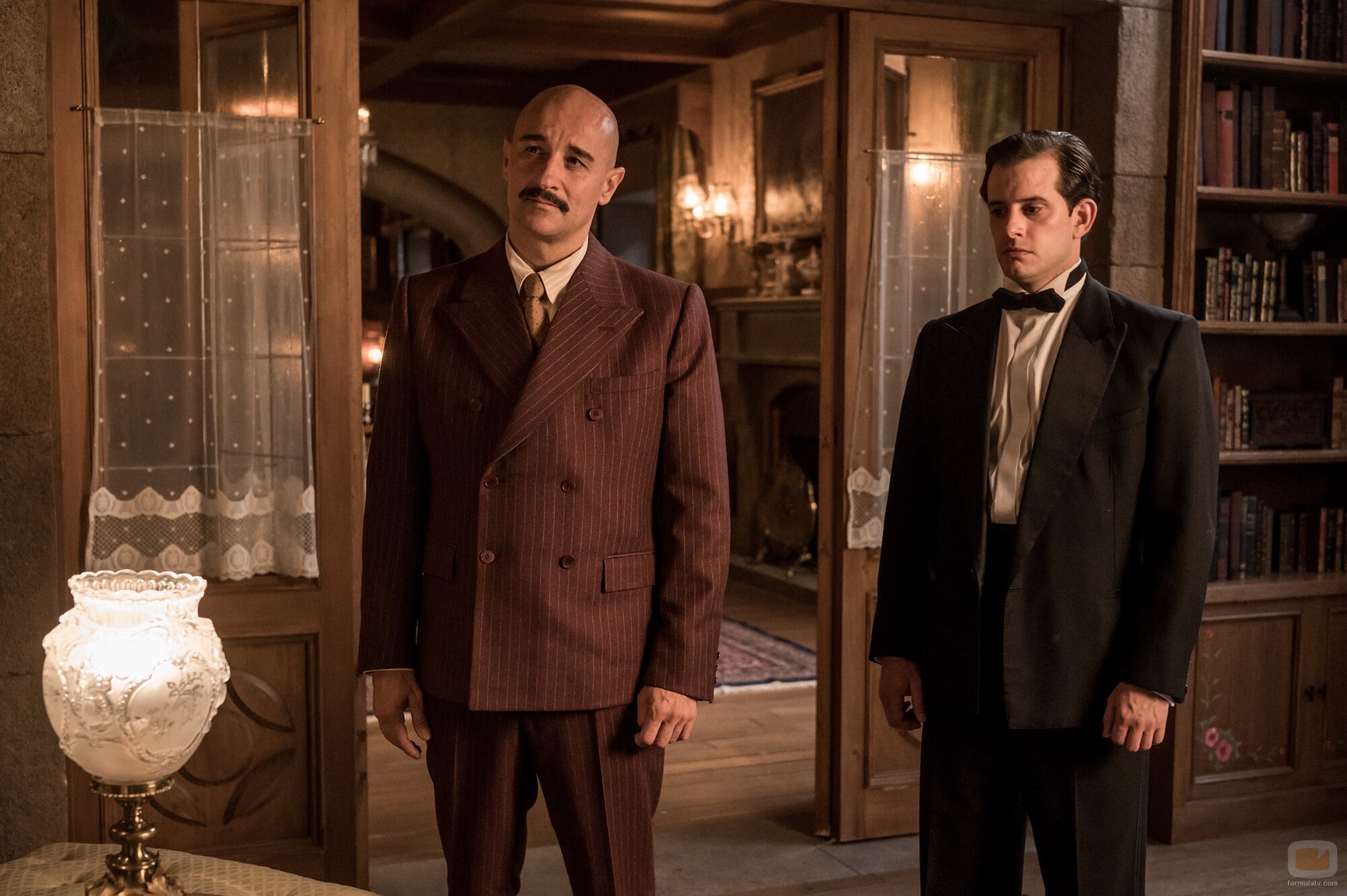 Álex Villazán y Alain Hernández en Capítulo 5 titulado 'El amor de Jaime' de 'Las hijas de la criada'