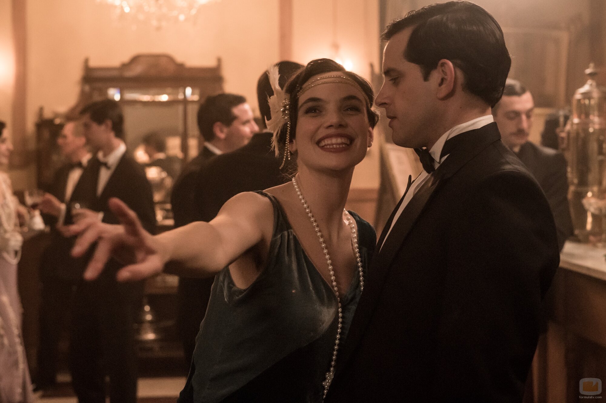 Álex Villazán y Martina Cariddi en la temporada 1 y el capítulo 05 de 'Las hijas de la criada'