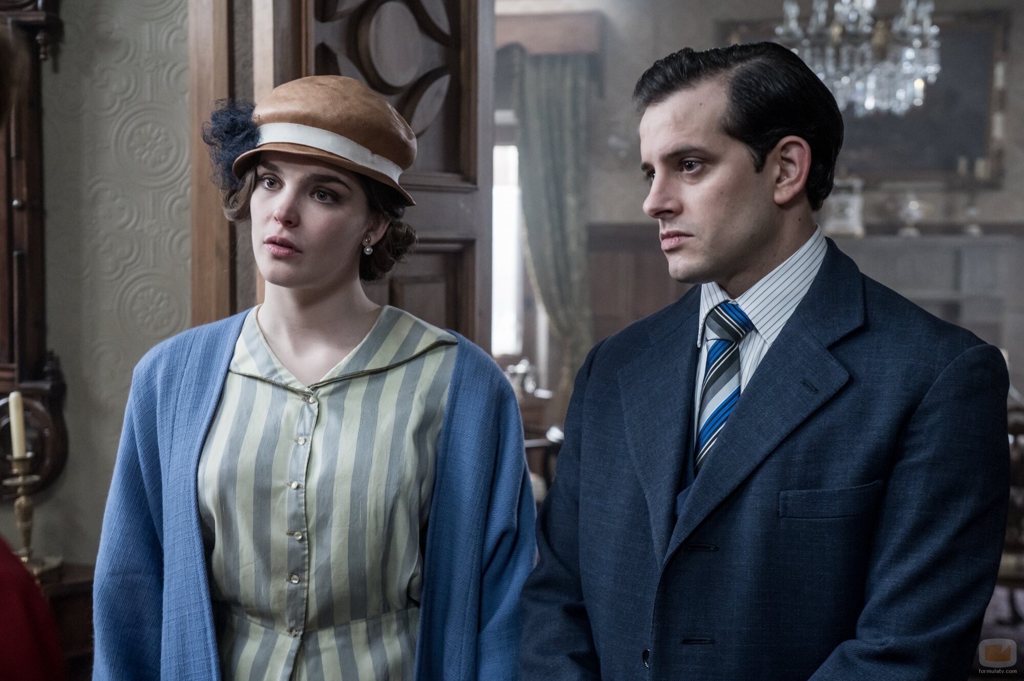 Judith Fernández y Álex Villazán en Capítulo 6 titulado 'La culpa de Gustavo' de 'Las hijas de la criada'