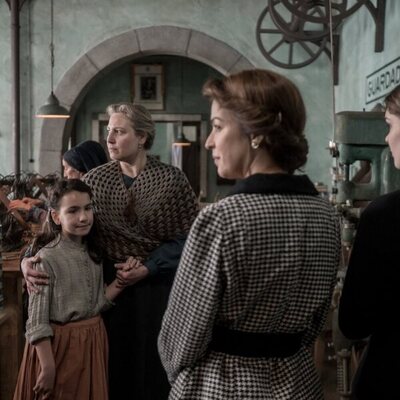 Verónica Sánchez y Judith Fernández en 1x07 'El legado de Inés' de 'Las hijas de la criada'