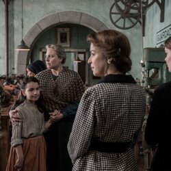 Verónica Sánchez y Judith Fernández en 1x07 'El legado de Inés' de 'Las hijas de la criada'