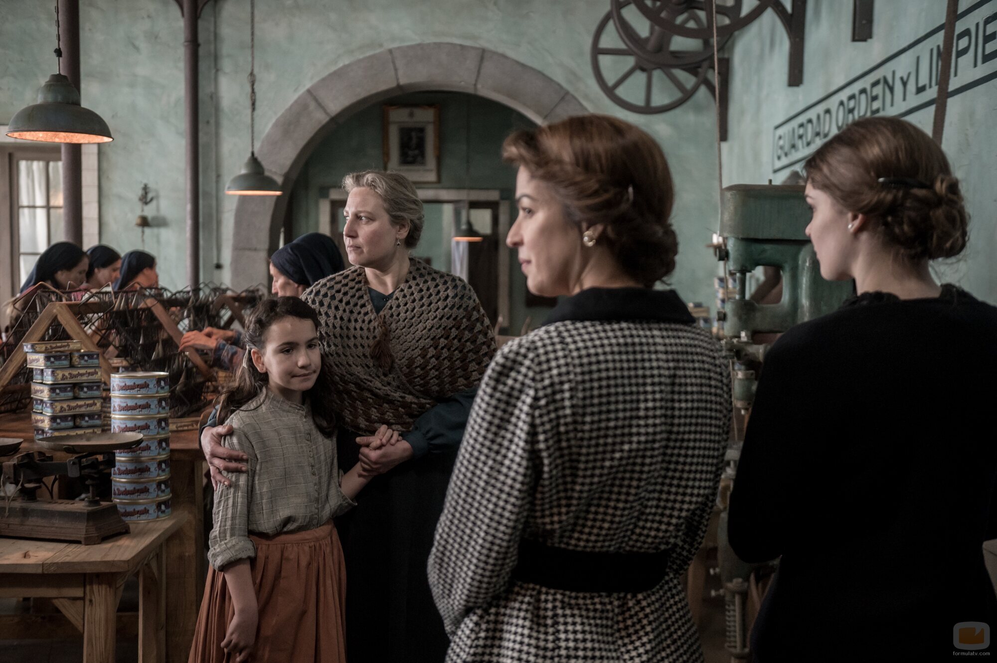 Verónica Sánchez y Judith Fernández en 1x07 'El legado de Inés' de 'Las hijas de la criada'