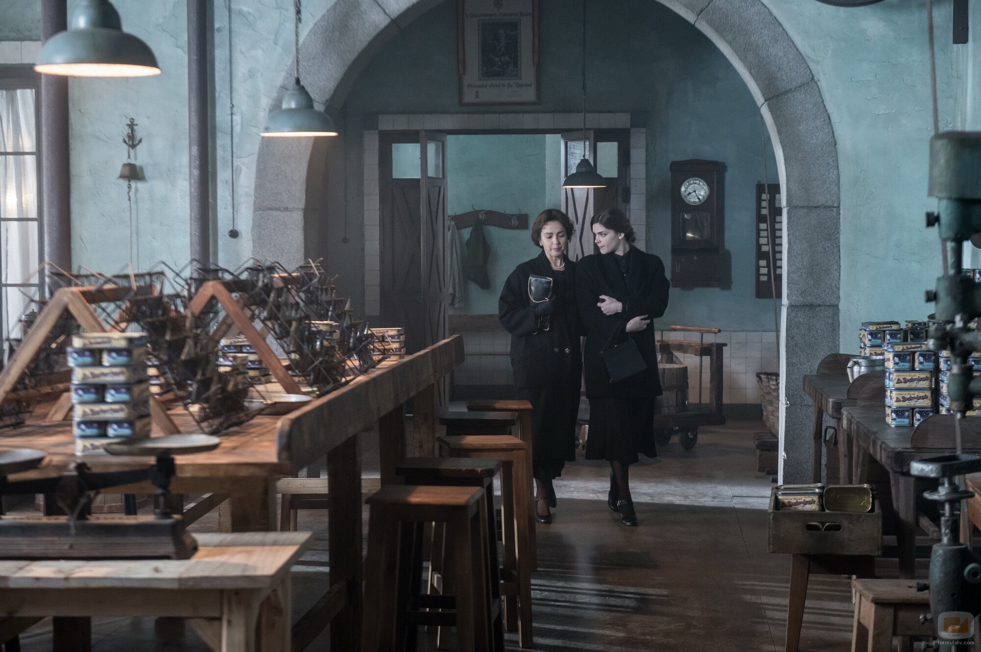 Captura de Verónica Sánchez y Judith Fernández en 1x07 'El legado de Inés' de 'Las hijas de la criada'