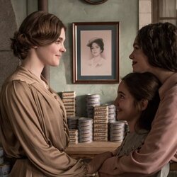 Escena de Martina Cariddi y Judith Fernández en la temporada 1 y el capítulo 08 de 'Las hijas de la criada'
