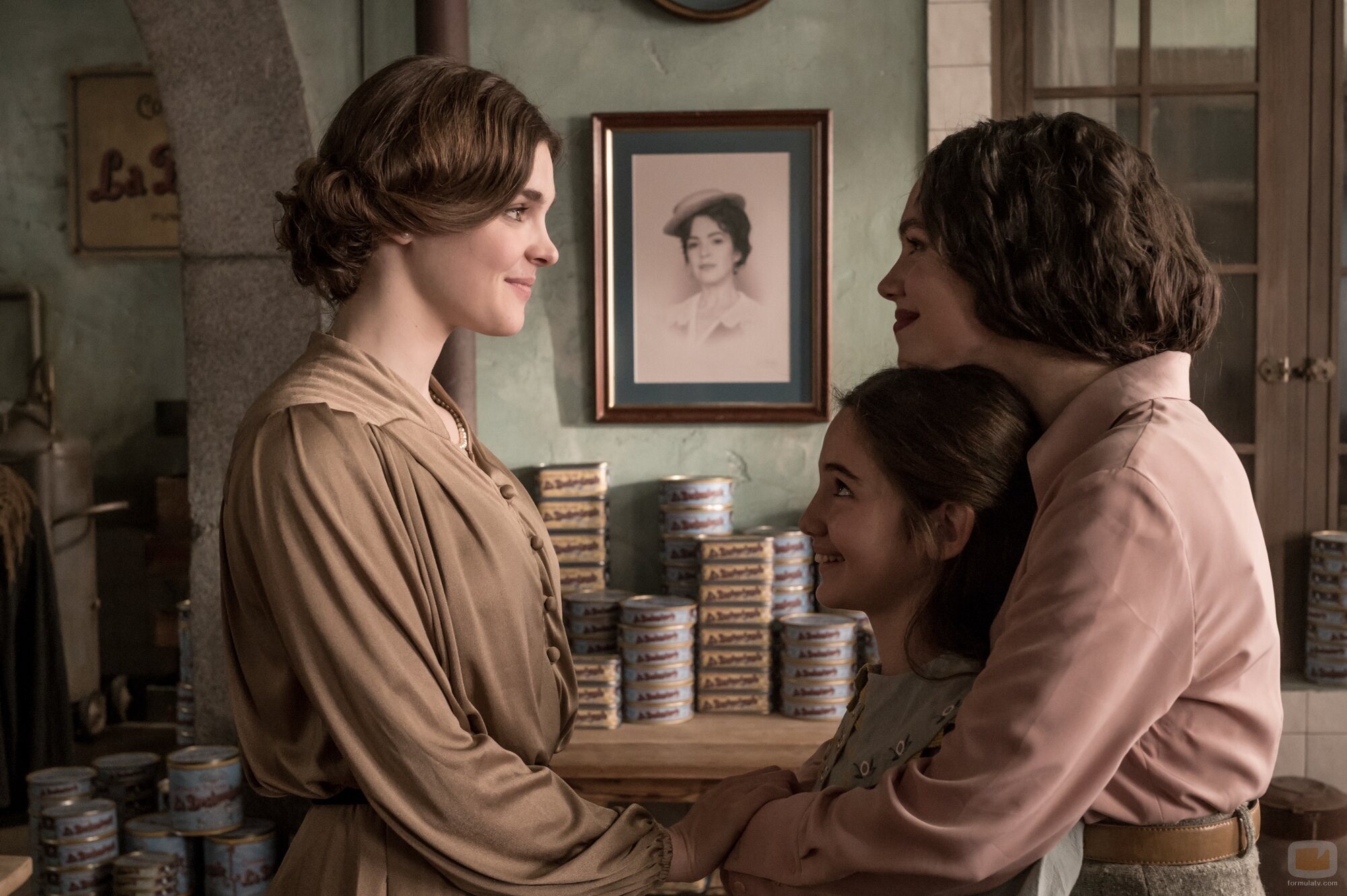 Escena de Martina Cariddi y Judith Fernández en la temporada 1 y el capítulo 08 de 'Las hijas de la criada'
