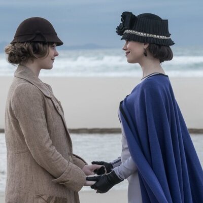 Imagen de Martina Cariddi y Judith Fernández en la temporada 1 y el capítulo 08 de 'Las hijas de la criada'