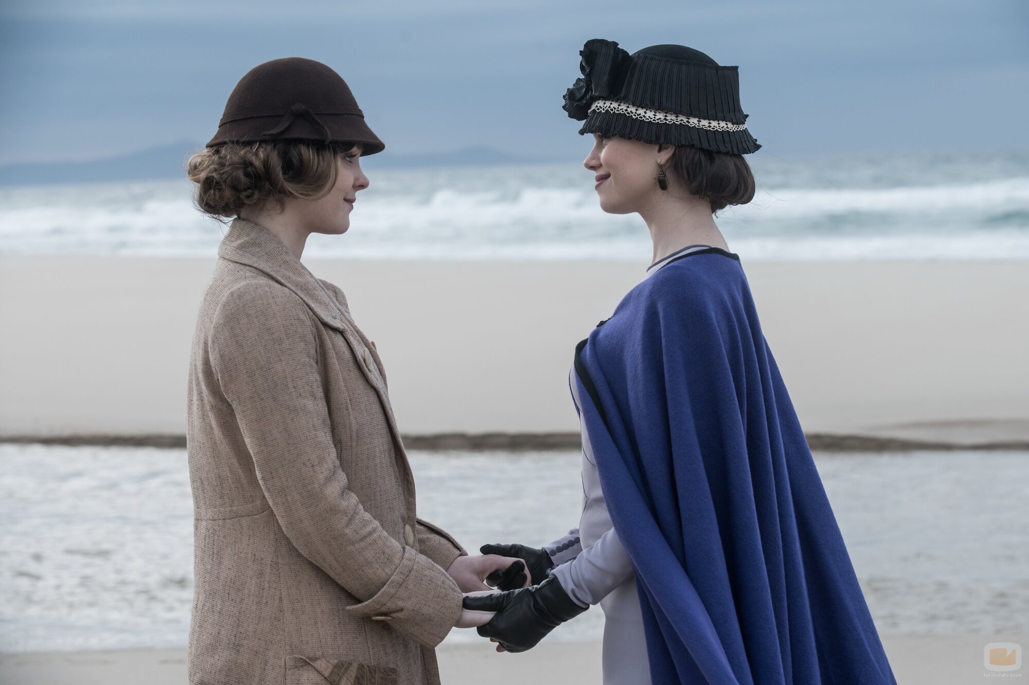 Imagen de Martina Cariddi y Judith Fernández en la temporada 1 y el capítulo 08 de 'Las hijas de la criada'