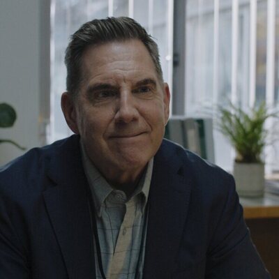 Tim Bagley en la temporada 1 y el capítulo 05 de 'Carrie'