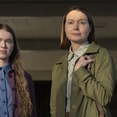 Summer H. Howell y Samantha Sloyan en Capítulo 6 titulado 'Economía doméstica' de 'Carrie'