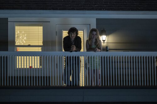 Arthur Conti y Alison Thornton en 1x03 titulado 'Ciencias sociales' de 'Carrie'