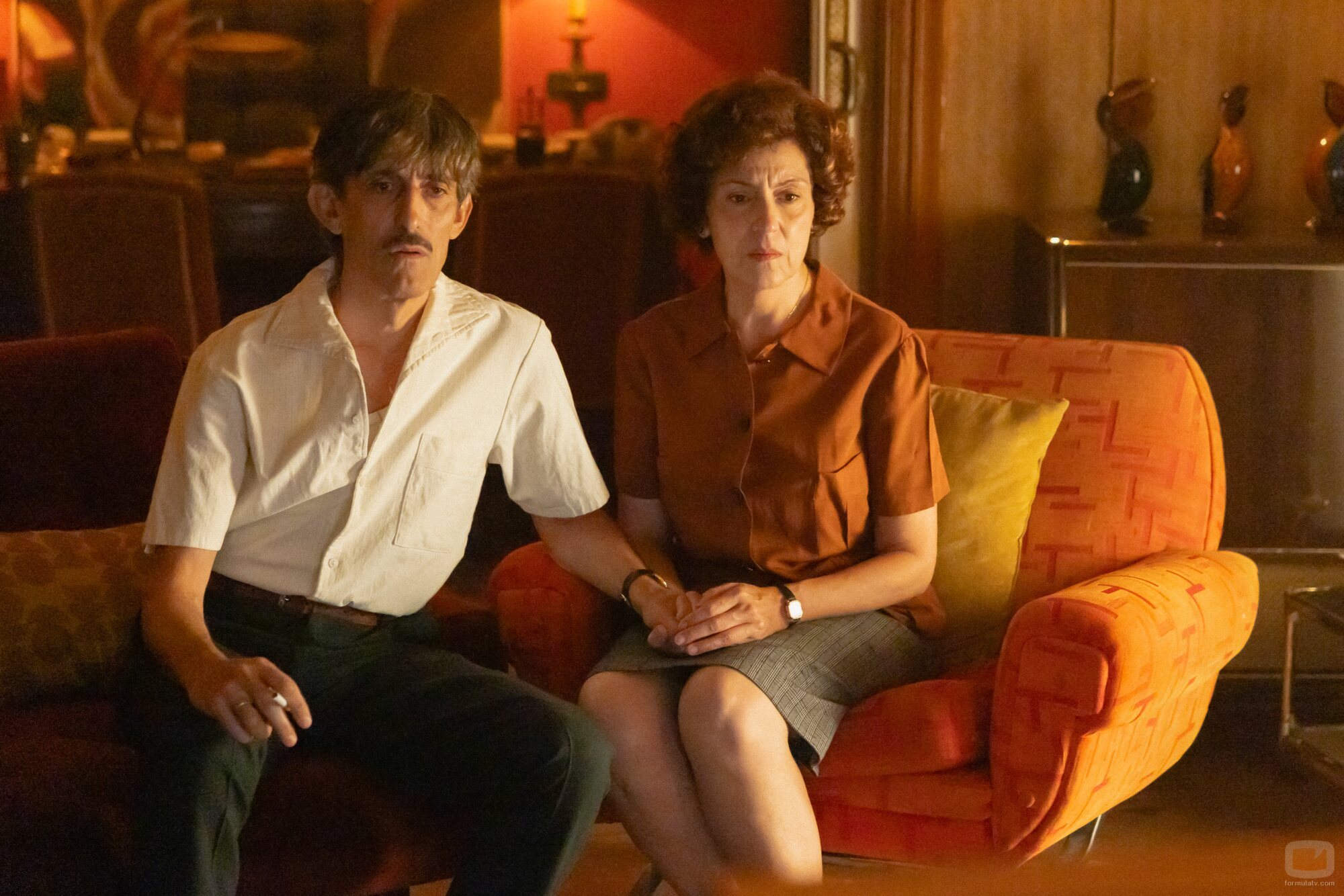 Pepa Aniorte y Manolo Caro en 1x02 'Episodio 2' de 'Aquel'