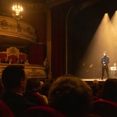 Javier Morgade en 1x02 'Episodio 2' de 'Aquel'