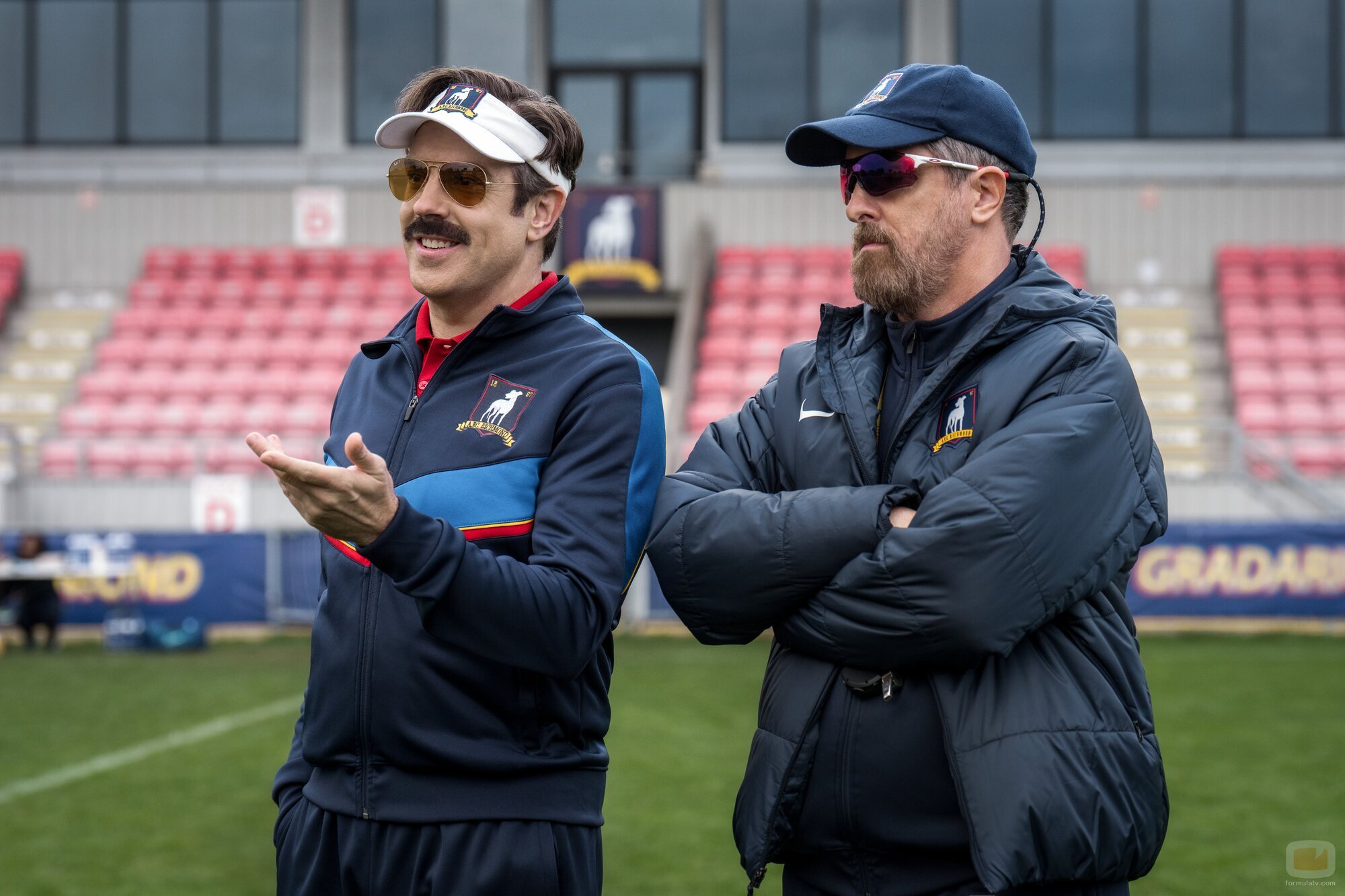 Brendan Hunt y Jason Sudeikis en 4x07 titulado 'Sí, y nena' de 'Ted Lasso'